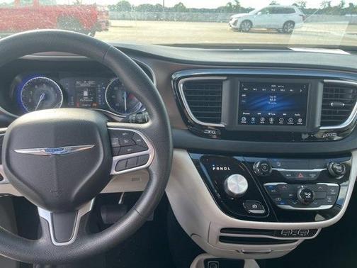 2021 Chrysler Voyager L