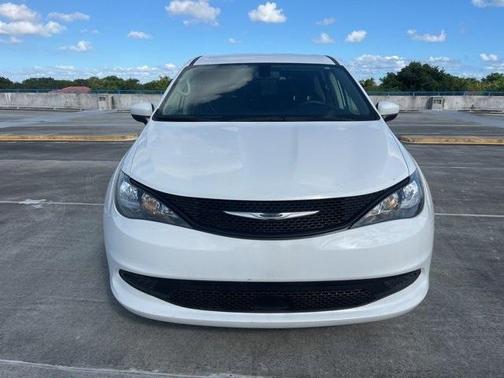 2021 Chrysler Voyager L
