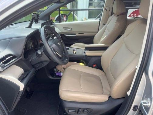 2024 Toyota Sienna XLE