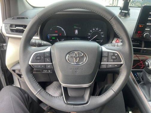 2024 Toyota Sienna XLE