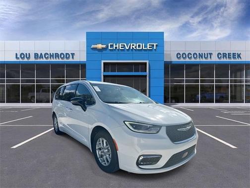 2024 Chrysler Pacifica Touring