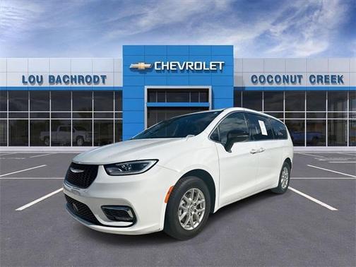 2024 Chrysler Pacifica Touring