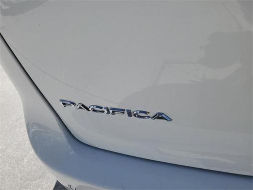 2024 Chrysler Pacifica Touring