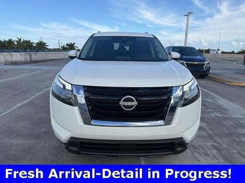 2025 Nissan Pathfinder SV