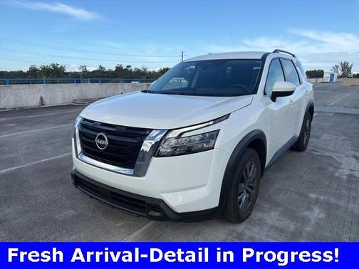 2025 Nissan Pathfinder SV