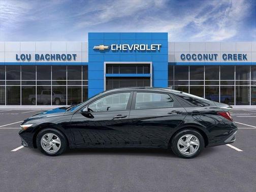 Black 2024 Hyundai ELANTRA SE