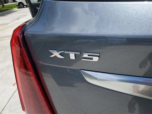 2021 Cadillac XT5 Luxury