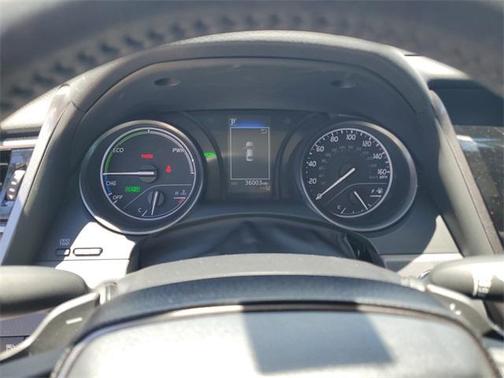 2022 Toyota Camry Hybrid SE