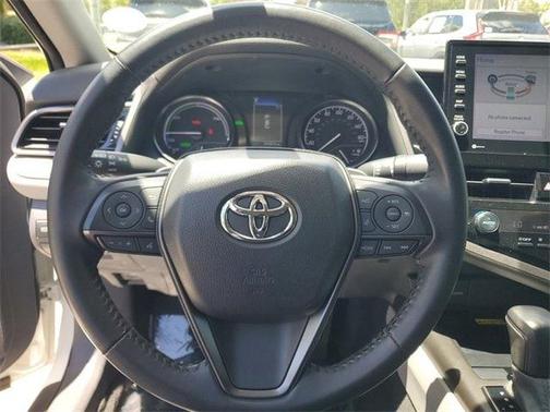 2022 Toyota Camry Hybrid SE
