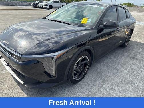 Aurora Black Pearl 2025 Kia K4 EX