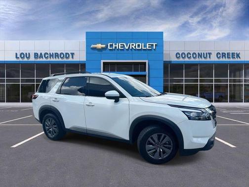 Glacier White 2024 Nissan Pathfinder SV