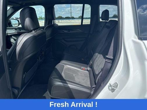 Bright White Clearcoat 2025 Jeep Grand Cherokee Laredo
