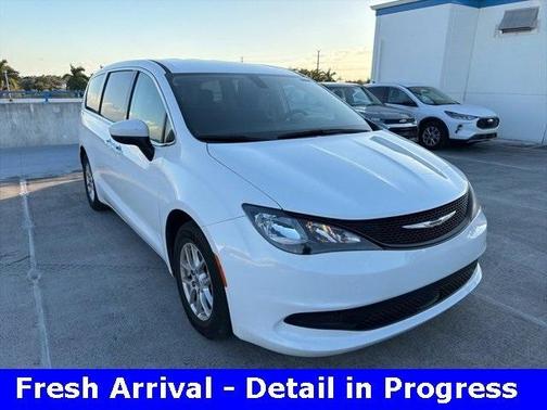 2022 Chrysler Voyager LX