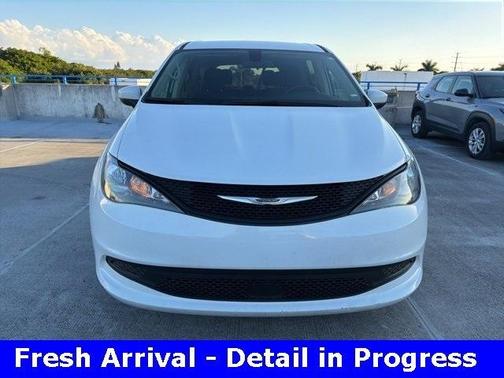 2022 Chrysler Voyager LX