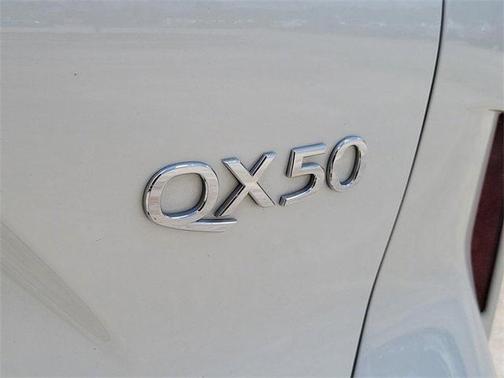 2022 INFINITI QX50 Luxe
