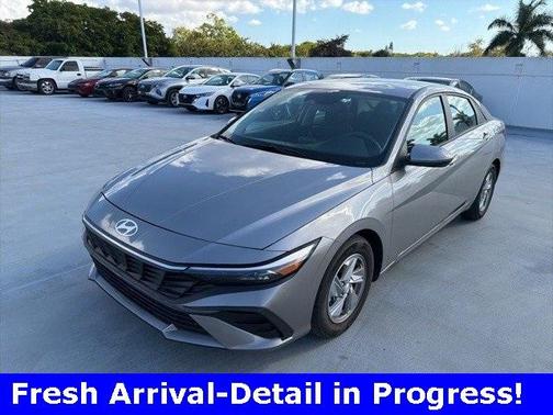 2024 Hyundai ELANTRA SE