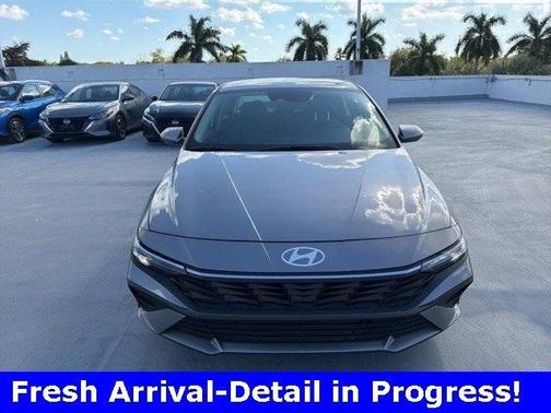 2024 Hyundai ELANTRA SE