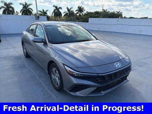 2024 Hyundai ELANTRA SE