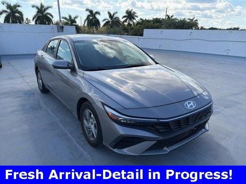 2024 Hyundai ELANTRA SE