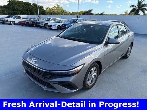 2024 Hyundai ELANTRA SE