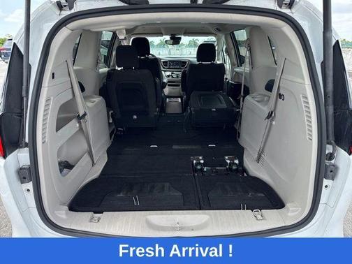 Bright White Clearcoat 2023 Chrysler Voyager LX