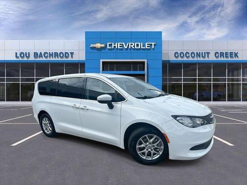 Bright White Clearcoat 2023 Chrysler Voyager LX