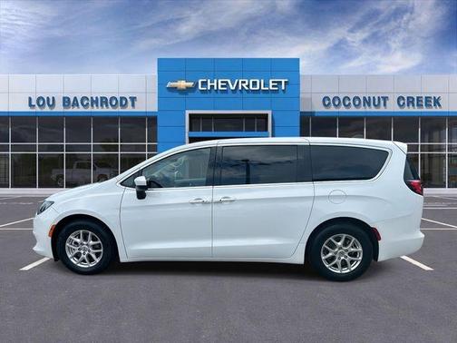 Bright White Clearcoat 2023 Chrysler Voyager LX