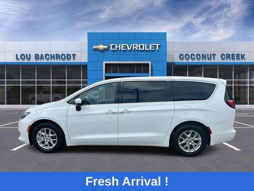 Bright White Clearcoat 2023 Chrysler Voyager LX