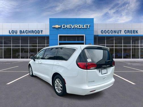 Bright White Clearcoat 2023 Chrysler Voyager LX