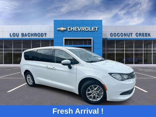 Bright White Clearcoat 2023 Chrysler Voyager LX