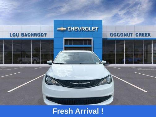 Bright White Clearcoat 2023 Chrysler Voyager LX
