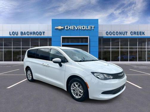 Bright White Clearcoat 2023 Chrysler Voyager LX