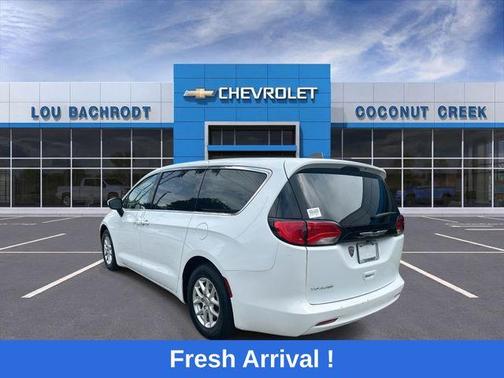 Bright White Clearcoat 2023 Chrysler Voyager LX
