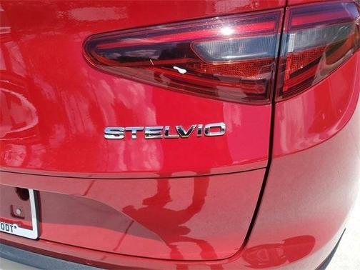 2021 Alfa Romeo Stelvio Base