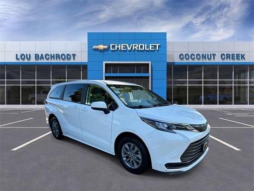 2024 Toyota Sienna LE