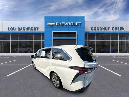 2024 Toyota Sienna LE