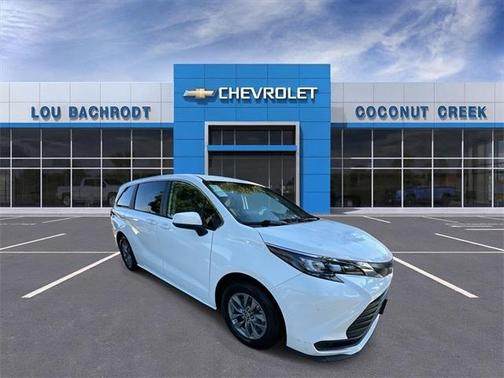 2024 Toyota Sienna LE