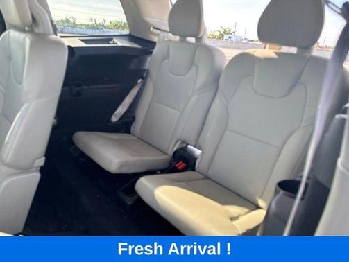 White 2020 Volvo XC90 T6 Momentum 6 Passenger