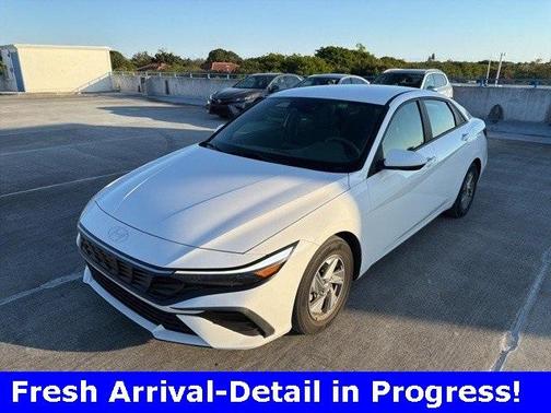 2024 Hyundai ELANTRA SE