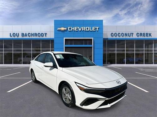 2024 Hyundai ELANTRA SE