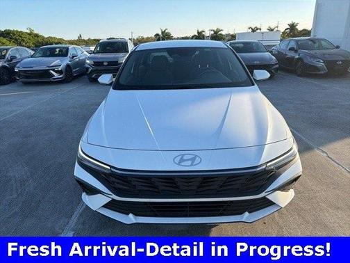 2024 Hyundai ELANTRA SE