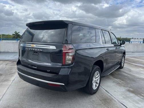 2023 Chevrolet Suburban LT