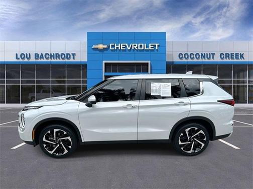 2023 Mitsubishi Outlander SE