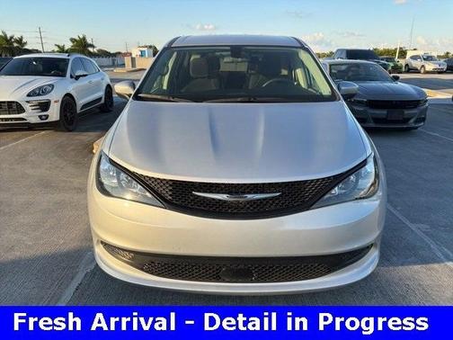 2022 Chrysler Voyager LX