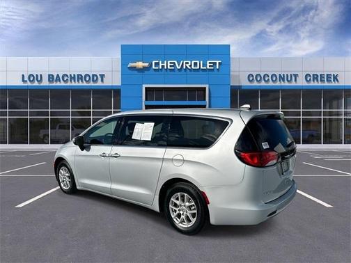 2022 Chrysler Voyager LX
