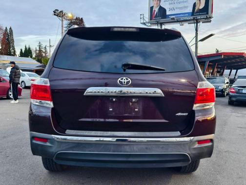 2012 Toyota Highlander SE