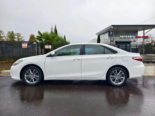 2017 Toyota Camry SE