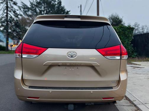 2011 Toyota Sienna XLE