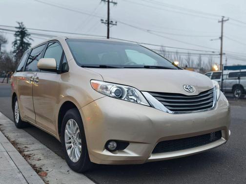 2011 Toyota Sienna XLE