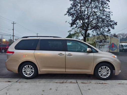 2011 Toyota Sienna XLE